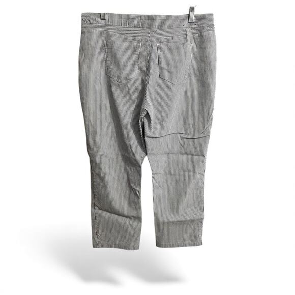 Mario Serrani Comfort Stretch Capri Pants Women Size XL Blue White Pinstripe - Picture 2 of 8